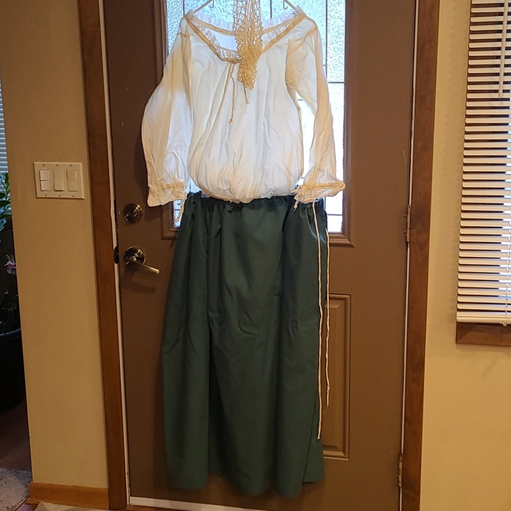 Costume - Picture 3 of 3